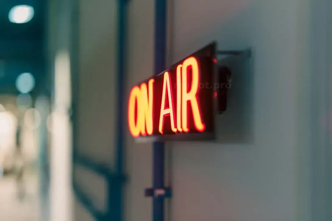 Consejos para grabar entrevistas en un estudio de podcast
